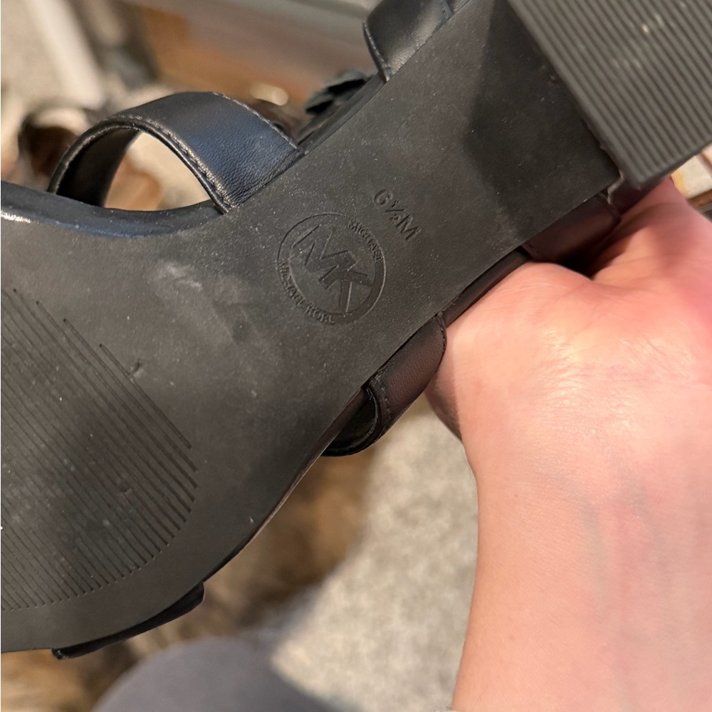 black heels - Picture 5 of 5